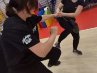 NIE-DAJ-SIE-CHWYCIC-ZA-TOREBKE-KRAV-MAGA-WOMAN-Adam-Grzeziolkowski-Krav-Maga-Be-safe-102