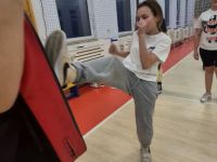 NIE-DAJ-SIE-CHWYCIC-ZA-TOREBKE-KRAV-MAGA-WOMAN-Adam-Grzeziolkowski-Krav-Maga-Be-safe-23