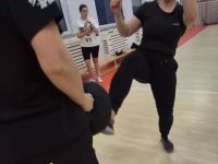 NIE-DAJ-SIE-CHWYCIC-ZA-TOREBKE-KRAV-MAGA-WOMAN-Adam-Grzeziolkowski-Krav-Maga-Be-safe-28