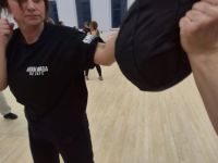 NIE-DAJ-SIE-CHWYCIC-ZA-TOREBKE-KRAV-MAGA-WOMAN-Adam-Grzeziolkowski-Krav-Maga-Be-safe-35