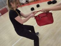 NIE-DAJ-SIE-CHWYCIC-ZA-TOREBKE-KRAV-MAGA-WOMAN-Adam-Grzeziolkowski-Krav-Maga-Be-safe-57