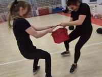 NIE-DAJ-SIE-CHWYCIC-ZA-TOREBKE-KRAV-MAGA-WOMAN-Adam-Grzeziolkowski-Krav-Maga-Be-safe-58