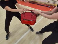 NIE-DAJ-SIE-CHWYCIC-ZA-TOREBKE-KRAV-MAGA-WOMAN-Adam-Grzeziolkowski-Krav-Maga-Be-safe-60