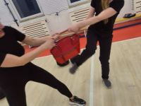 NIE-DAJ-SIE-CHWYCIC-ZA-TOREBKE-KRAV-MAGA-WOMAN-Adam-Grzeziolkowski-Krav-Maga-Be-safe-62