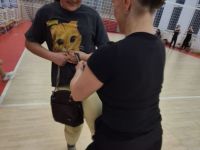 NIE-DAJ-SIE-CHWYCIC-ZA-TOREBKE-KRAV-MAGA-WOMAN-Adam-Grzeziolkowski-Krav-Maga-Be-safe-63