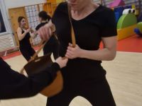 NIE-DAJ-SIE-CHWYCIC-ZA-TOREBKE-KRAV-MAGA-WOMAN-Adam-Grzeziolkowski-Krav-Maga-Be-safe-64