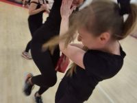 NIE-DAJ-SIE-CHWYCIC-ZA-TOREBKE-KRAV-MAGA-WOMAN-Adam-Grzeziolkowski-Krav-Maga-Be-safe-66