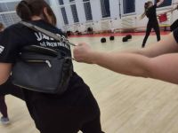 NIE-DAJ-SIE-CHWYCIC-ZA-TOREBKE-KRAV-MAGA-WOMAN-Adam-Grzeziolkowski-Krav-Maga-Be-safe-69