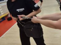 NIE-DAJ-SIE-CHWYCIC-ZA-TOREBKE-KRAV-MAGA-WOMAN-Adam-Grzeziolkowski-Krav-Maga-Be-safe-73