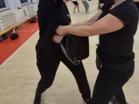 NIE-DAJ-SIE-CHWYCIC-ZA-TOREBKE-KRAV-MAGA-WOMAN-Adam-Grzeziolkowski-Krav-Maga-Be-safe-74