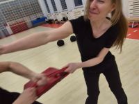NIE-DAJ-SIE-CHWYCIC-ZA-TOREBKE-KRAV-MAGA-WOMAN-Adam-Grzeziolkowski-Krav-Maga-Be-safe-78
