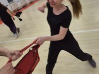 NIE-DAJ-SIE-CHWYCIC-ZA-TOREBKE-KRAV-MAGA-WOMAN-Adam-Grzeziolkowski-Krav-Maga-Be-safe-79