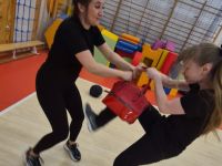 NIE-DAJ-SIE-CHWYCIC-ZA-TOREBKE-KRAV-MAGA-WOMAN-Adam-Grzeziolkowski-Krav-Maga-Be-safe-82