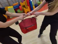 NIE-DAJ-SIE-CHWYCIC-ZA-TOREBKE-KRAV-MAGA-WOMAN-Adam-Grzeziolkowski-Krav-Maga-Be-safe-83
