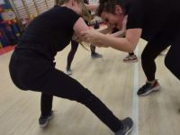 NIE-DAJ-SIE-CHWYCIC-ZA-TOREBKE-KRAV-MAGA-WOMAN-Adam-Grzeziolkowski-Krav-Maga-Be-safe-9