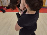 NIE-DAJ-SIE-CHWYCIC-ZA-TOREBKE-KRAV-MAGA-WOMAN-Adam-Grzeziolkowski-Krav-Maga-Be-safe-91