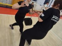 NIE-DAJ-SIE-CHWYCIC-ZA-TOREBKE-KRAV-MAGA-WOMAN-Adam-Grzeziolkowski-Krav-Maga-Be-safe-92