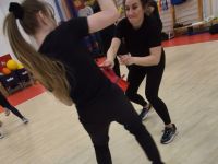 NIE-DAJ-SIE-CHWYCIC-ZA-TOREBKE-KRAV-MAGA-WOMAN-Adam-Grzeziolkowski-Krav-Maga-Be-safe-95