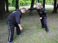 letnie-treningi-krav-maga-Adam-Grzeziolkowski-Lubin-legnica-strzelanie-bojowe-spalamy-kalorie-i-robimy-forme-107