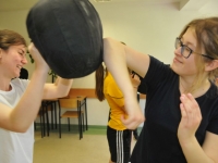 Bezpieczna Rodzina Szkolenie Krav Maga - Be Safe wraz MOPS-em w Lubin dla szkół średnich Adam Grzeziółkowski I LO i MCKK LUBIN treningi personalne Krav Maga Legnica (7)
