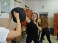 Krav maga Be Safe Legnica szkolenie  z Mopsem Bezpieczna Rodzina Zespół Szkół nr 1 i SMS w Lubinie Adam Grzeziółkowski treningi personalne Krav Maga Legnica (12)