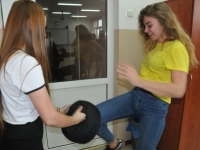 Krav maga Be Safe Legnica szkolenie  z Mopsem Bezpieczna Rodzina Zespół Szkół nr 1 i SMS w Lubinie Adam Grzeziółkowski treningi personalne Krav Maga Legnica (15)