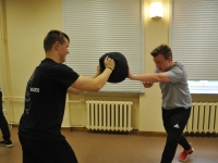 Krav maga Be Safe Legnica szkolenie  z Mopsem Bezpieczna Rodzina Zespół Szkół nr 1 i SMS w Lubinie Adam Grzeziółkowski treningi personalne Krav Maga Legnica (2)