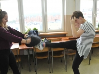 Krav maga Be Safe Legnica szkolenie  z Mopsem Bezpieczna Rodzina Zespół Szkół nr 1 i SMS w Lubinie Adam Grzeziółkowski treningi personalne Krav Maga Legnica (20)