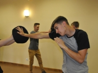 Krav maga Be Safe Legnica szkolenie  z Mopsem Bezpieczna Rodzina Zespół Szkół nr 1 i SMS w Lubinie Adam Grzeziółkowski treningi personalne Krav Maga Legnica (3)