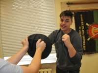 Krav maga Be Safe Legnica szkolenie  z Mopsem Bezpieczna Rodzina Zespół Szkół nr 1 i SMS w Lubinie Adam Grzeziółkowski treningi personalne Krav Maga Legnica (4)