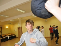 Krav maga Be Safe Legnica szkolenie  z Mopsem Bezpieczna Rodzina Zespół Szkół nr 1 i SMS w Lubinie Adam Grzeziółkowski treningi personalne Krav Maga Legnica (6)