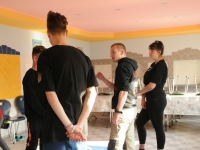 wspieramy domy dziecka trening krav maga w pieszycach najlepsza oborna jest atak adam Grzeziółkowski lubin legnica strzelanie bojowe (11)