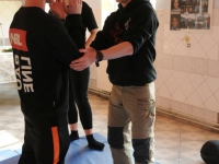 wspieramy domy dziecka trening krav maga w pieszycach najlepsza oborna jest atak adam Grzeziółkowski lubin legnica strzelanie bojowe (12)