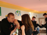 wspieramy domy dziecka trening krav maga w pieszycach najlepsza oborna jest atak adam Grzeziółkowski lubin legnica strzelanie bojowe (18)