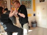 wspieramy domy dziecka trening krav maga w pieszycach najlepsza oborna jest atak adam Grzeziółkowski lubin legnica strzelanie bojowe (23)