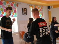 wspieramy domy dziecka trening krav maga w pieszycach najlepsza oborna jest atak adam Grzeziółkowski lubin legnica strzelanie bojowe (30)