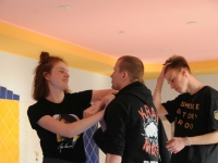 wspieramy domy dziecka trening krav maga w pieszycach najlepsza oborna jest atak adam Grzeziółkowski lubin legnica strzelanie bojowe (43)