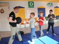 wspieramy domy dziecka trening krav maga w pieszycach najlepsza oborna jest atak adam Grzeziółkowski lubin legnica strzelanie bojowe (57)