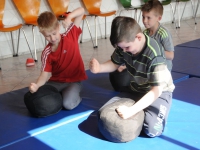 wspieramy domy dziecka trening krav maga w pieszycach najlepsza oborna jest atak adam Grzeziółkowski lubin legnica strzelanie bojowe (58)