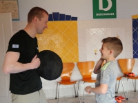 wspieramy domy dziecka trening krav maga w pieszycach najlepsza oborna jest atak adam Grzeziółkowski lubin legnica strzelanie bojowe (59)