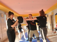 wspieramy domy dziecka trening krav maga w pieszycach najlepsza oborna jest atak adam Grzeziółkowski lubin legnica strzelanie bojowe (6)