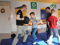 wspieramy domy dziecka trening krav maga w pieszycach najlepsza oborna jest atak adam Grzeziółkowski lubin legnica strzelanie bojowe (63)