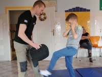 wspieramy domy dziecka trening krav maga w pieszycach najlepsza oborna jest atak adam Grzeziółkowski lubin legnica strzelanie bojowe (68)