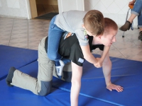 wspieramy domy dziecka trening krav maga w pieszycach najlepsza oborna jest atak adam Grzeziółkowski lubin legnica strzelanie bojowe (81)