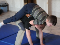 wspieramy domy dziecka trening krav maga w pieszycach najlepsza oborna jest atak adam Grzeziółkowski lubin legnica strzelanie bojowe (83)